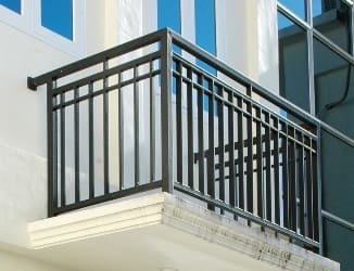 Стальное крашеное ограждение для балкона из стали