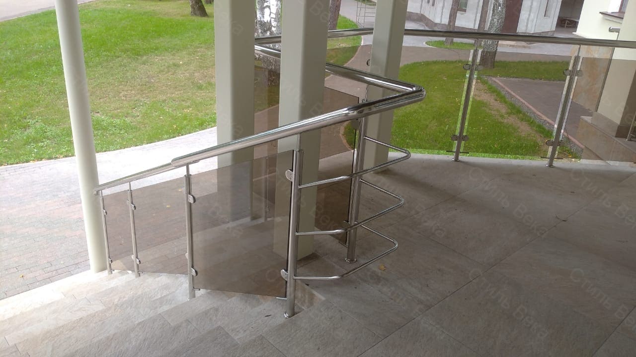 Ограждение со стеклом и ригелем из нержавеющей стали — изображение 2