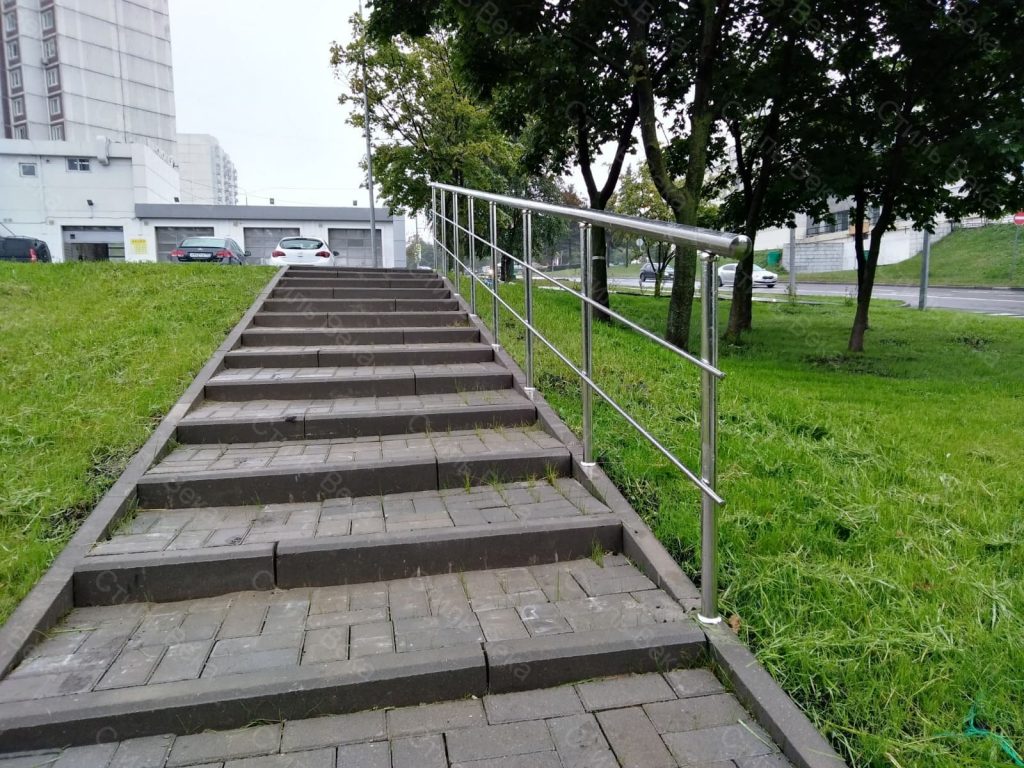 Уличные ограждения для спуска из нержавейки